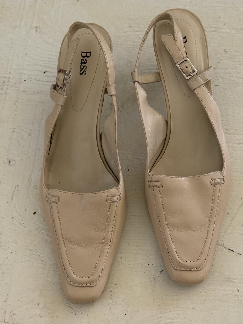 vintage leather cream slingback heels w kitten heel